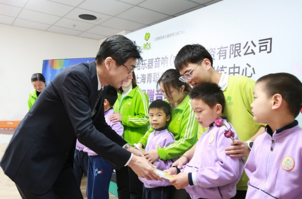 传递音乐，感受爱与温暖——559966宝马娱乐游戏音响捐赠仪式